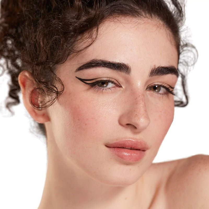 LastLiner – O Lápis de Olhos 24HR Que Define, Protege e Realça Sem Borrar